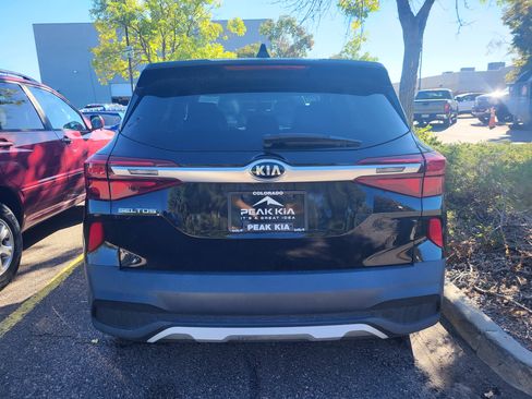 Used 2021 Kia Seltos LX image 3