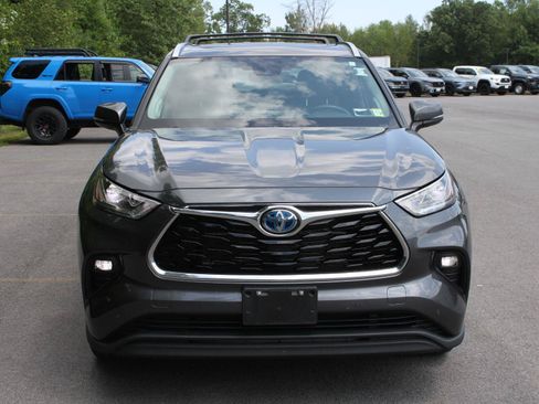 Used 2023 Toyota Highlander Limited AWD/4WD image 2