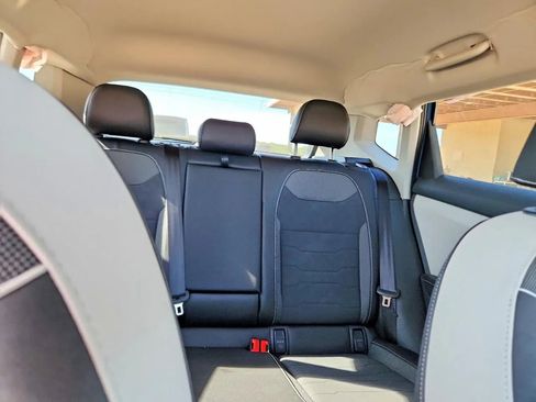 Used 2026 Volkswagen Taos SE FWD image 10