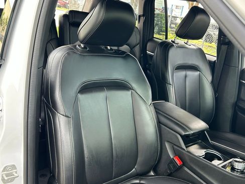 Certified 2024 Jeep Grand Cherokee Limited w/ Black Appearance Package image 38