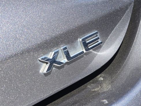 Used 2021 Toyota Highlander XLE image 11