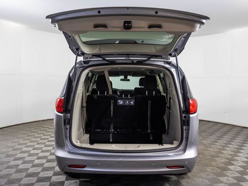 Used 2020 Chrysler Voyager LX FWD image 37