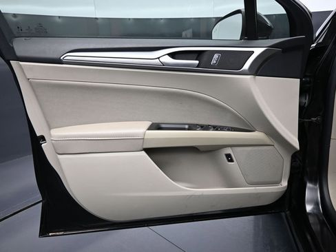 Used 2020 Ford Fusion SE FWD image 10