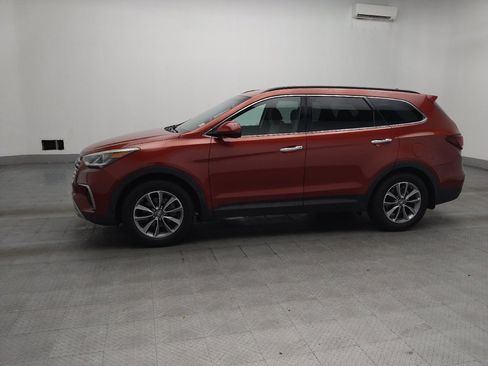Used 2018 Hyundai Santa Fe SE FWD image 2