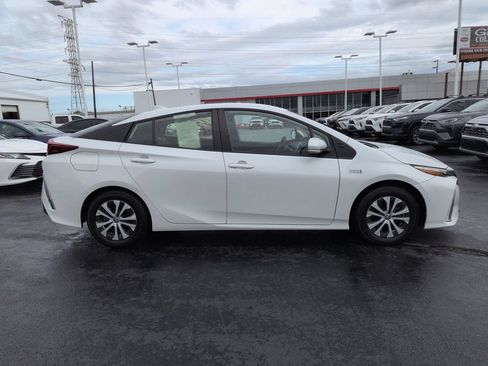 Certified 2022 Toyota Prius Prime XLE FWD image 6