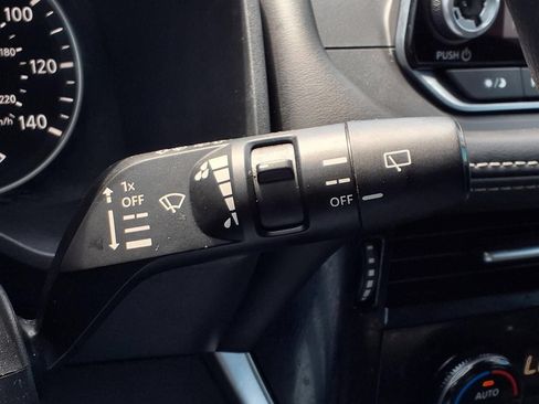 Used 2023 Nissan Rogue SV FWD image 25