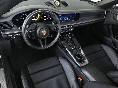 Used 2023 Porsche 911 Carrera image 4