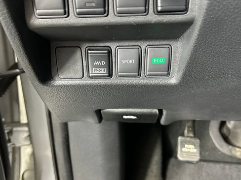 Used 2019 Nissan Rogue SV AWD/4WD image 16