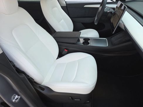 Used 2024 Tesla Model Y Long Range RWD image 29