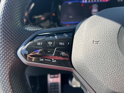 Used 2022 Volkswagen Golf R image 21