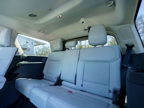 Used 2026 Ford Expedition Platinum image 12