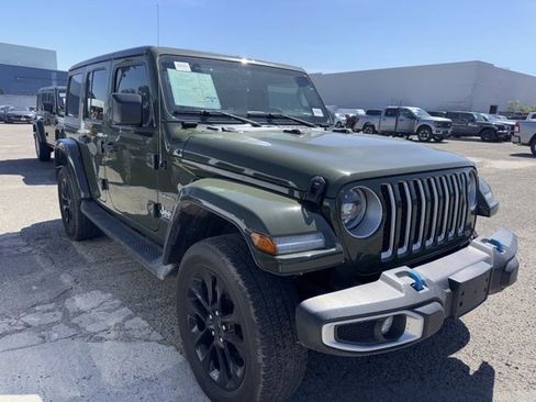 Used 2023 Jeep Wrangler Unlimited Sahara w/ Cold Weather Group AWD/4WD image 3