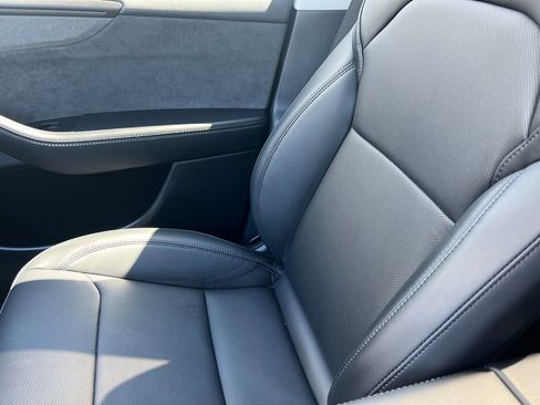 Used 2026 Tesla Model Y Long Range image 32