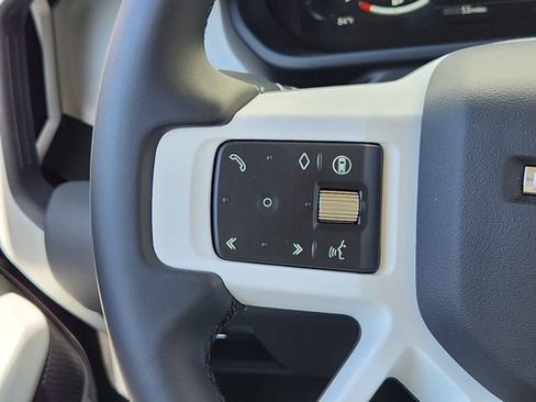 Used 2024 Land Rover Defender 110 SE image 27