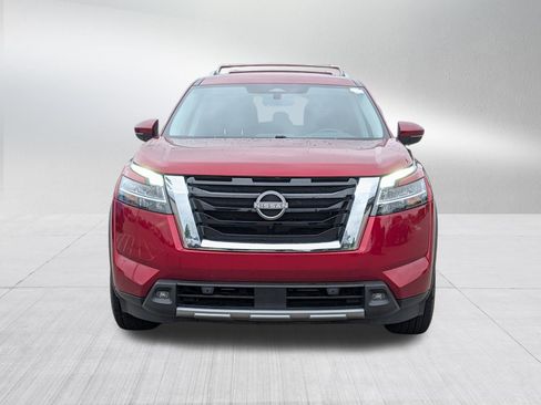 Used 2023 Nissan Pathfinder SL AWD/4WD image 2