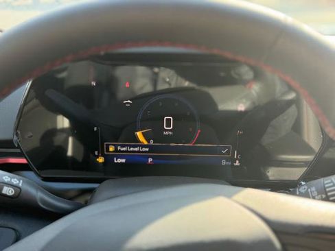 New 2025 Chevrolet Trax RS w/ Sunroof Package image 6