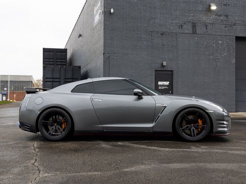 Used 2014 Nissan GT-R Black Edition image 2