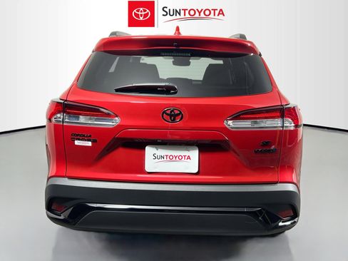 Used 2024 Toyota Corolla Cross SE image 5