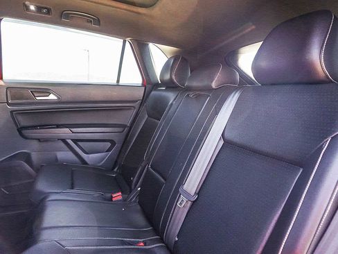 Used 2020 Volkswagen Atlas Cross Sport SE w/ Panoramic Sunroof Package image 15