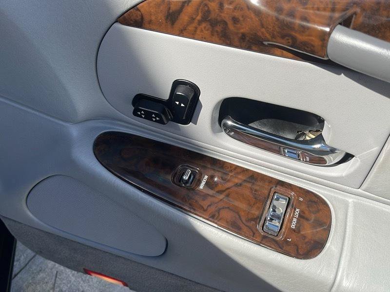 Used 1999 Lincoln Town Car Signature RWD image 43