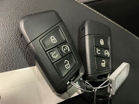 Used 2025 Volkswagen Jetta SE w/ Sunroof Package image 31