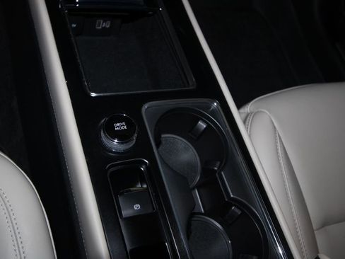 Used 2025 Lincoln Corsair AWD image 19