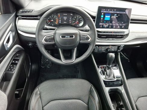 Used 2023 Jeep Compass Latitude AWD/4WD image 12