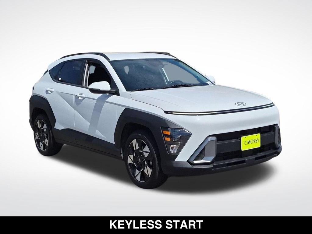 Used 2025 Hyundai Kona SEL FWD image 2