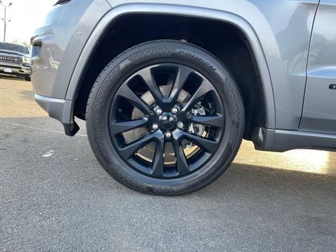 Used 2021 Jeep Grand Cherokee Laredo X AWD/4WD image 32