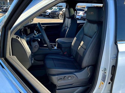 New 2026 Chevrolet Suburban High Country image 9