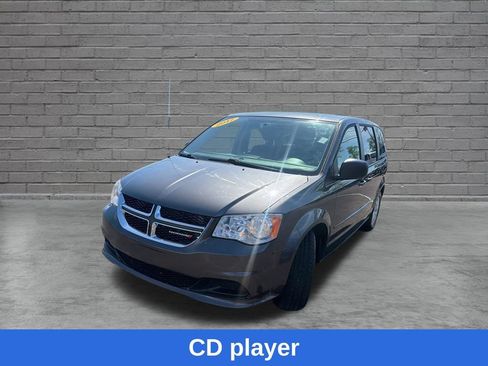 Used 2017 Dodge Grand Caravan SE FWD image 3