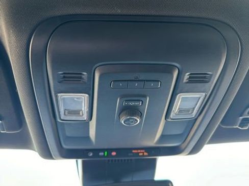Used 2024 GMC Yukon XL SLT AWD/4WD image 33