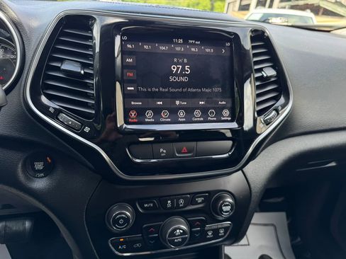 Used 2019 Jeep Cherokee Limited AWD/4WD image 15