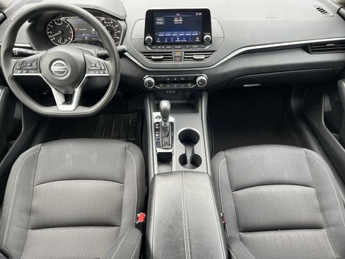 Used 2022 Nissan Altima 2.5 SV image 2