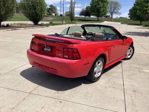 Used 2004 Ford Mustang Convertible RWD image 4