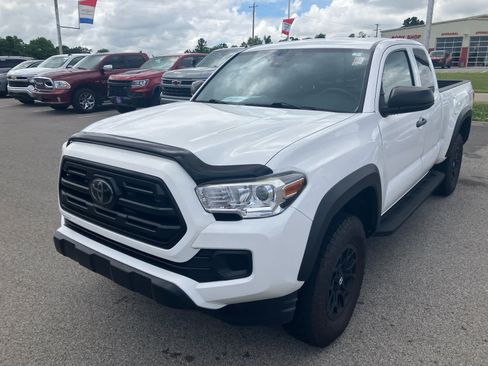 Used 2019 Toyota Tacoma SR w/ SX Package AWD/4WD image 3