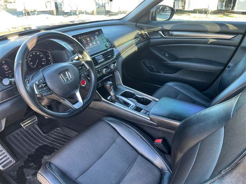 Used 2018 Honda Accord Sport image 9
