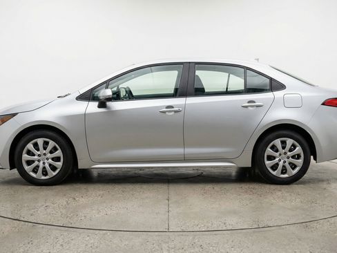 Used 2025 Toyota Corolla LE FWD image 5