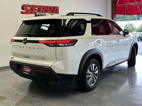 Used 2024 Nissan Pathfinder SV FWD image 3