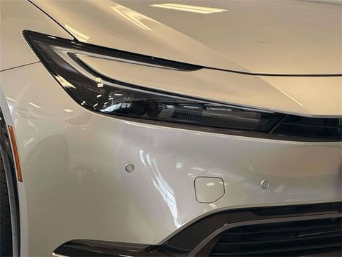 Used 2025 Toyota Prius XLE image 8