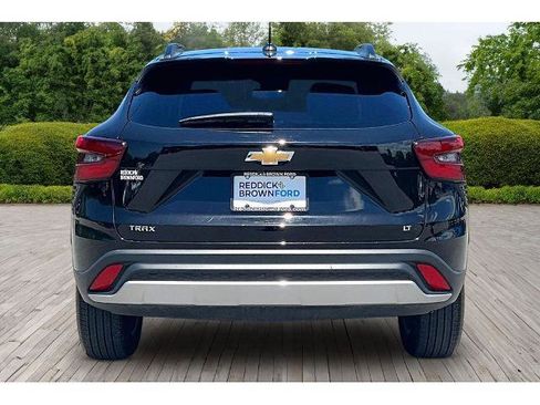 Used 2025 Chevrolet Trax LT w/ LT Convenience Package FWD image 5