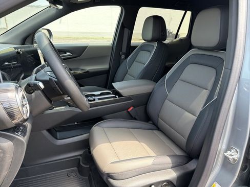 New 2026 Chevrolet Equinox LT w/ Convenience Package II FWD image 11