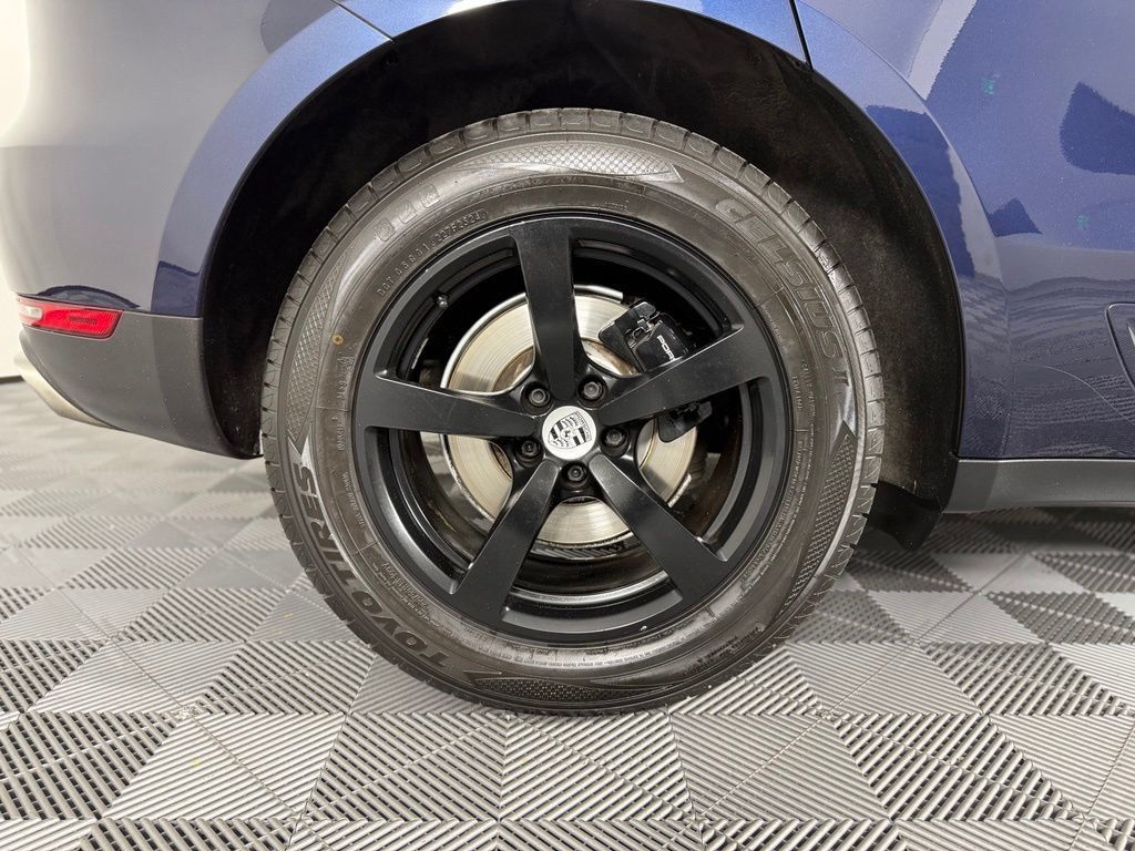 Certified 2021 Porsche Macan AWD/4WD image 17