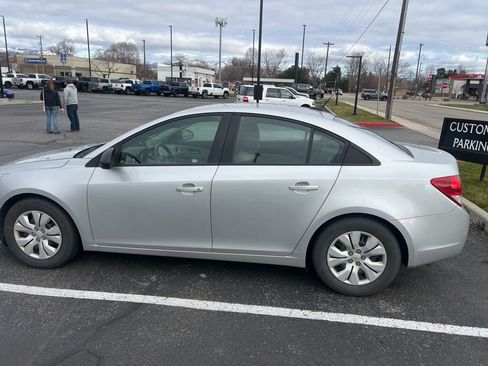Used 2014 Chevrolet Cruze LS image 7