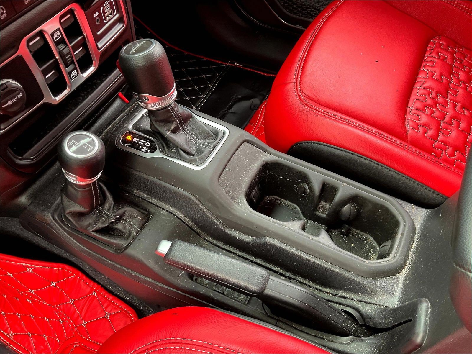 Used 2025 Jeep Gladiator Sport AWD/4WD image 19