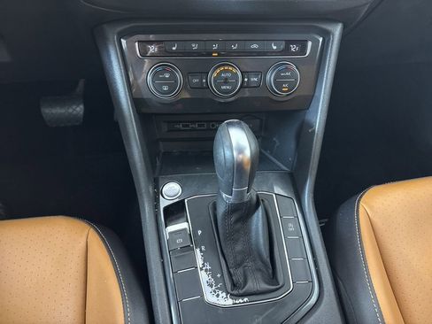 Used 2018 Volkswagen Tiguan SE image 29