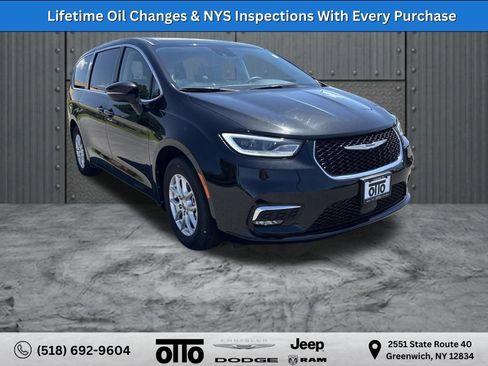 Used 2023 Chrysler Pacifica Touring-L FWD image 1