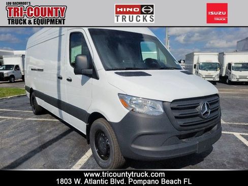 Used 2025 Mercedes-Benz Sprinter 2500 image 1