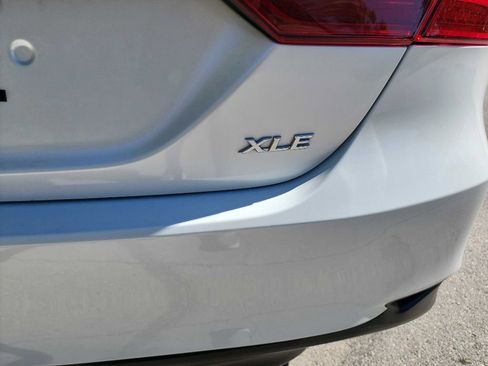 Used 2019 Toyota Camry XSE image 7