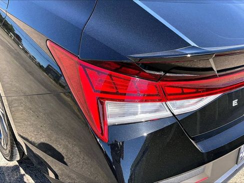 Used 2025 Hyundai Elantra SEL FWD image 28